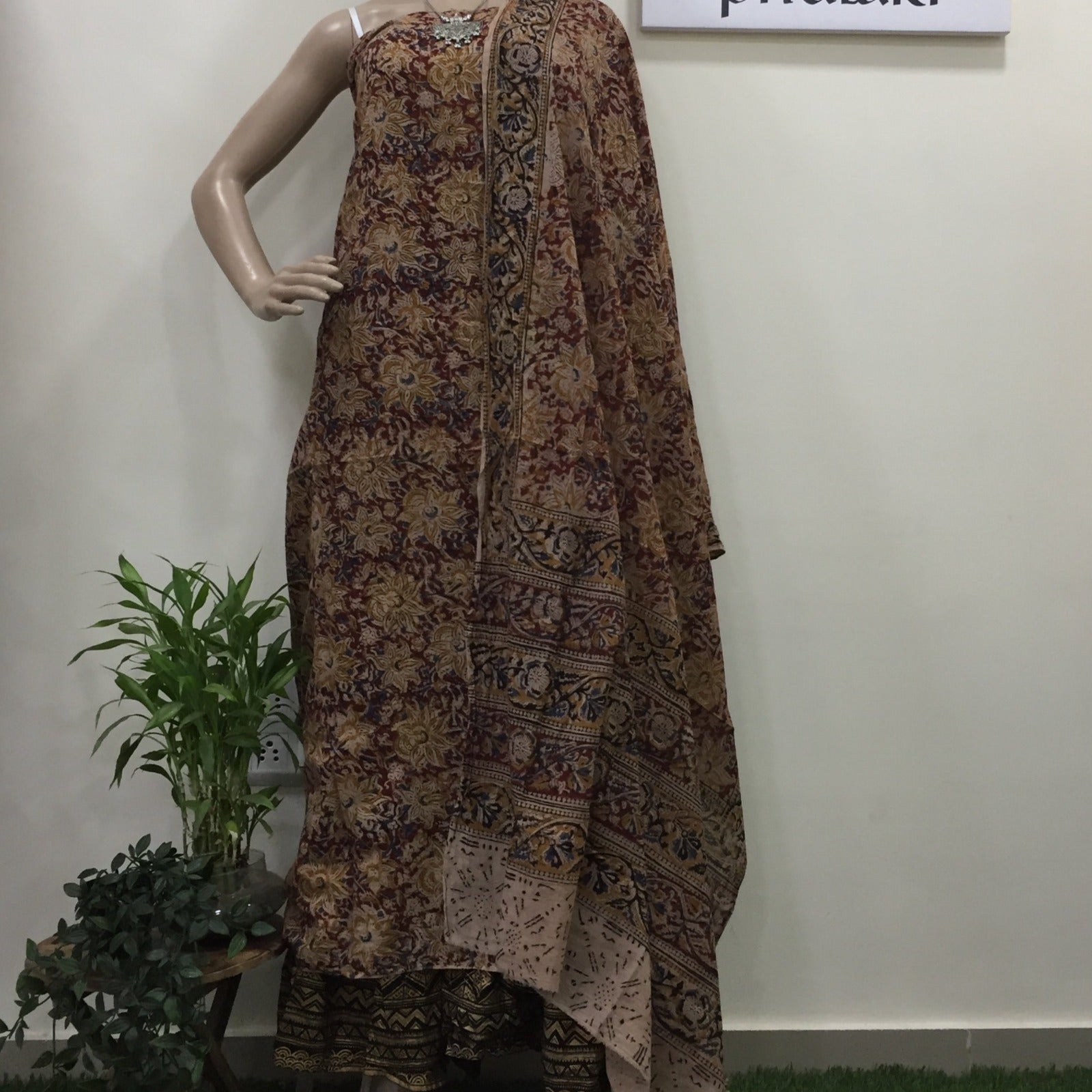 The Essence of Elegance with Zola Kurti Online Shopping for Women